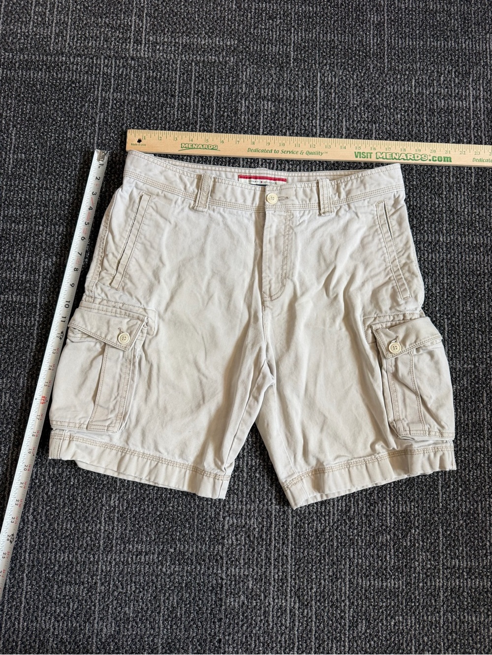 Vintage Men’s Tommy Hilfiger Cargo Shorts Khaki 34